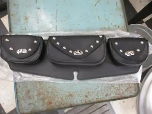 MOTORCYCLE WINDSHIELD FAIRING 3 POUCH BAG WITH STUDS UNIVERSAL FIT 22" LONG - Bild 1 von 4