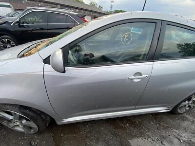 09 10 PONTIAC VIBE puerta delantera izquierda Foto 1 de 4