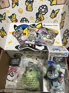 🚨Pokemon TCG: 2025 Pokemon Center Scatola Consegna Speciale - In Mano🚨 Aperta! - Foto 1 di 1