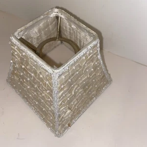Pantalla de lámpara Abelone 4,50""H, 5""W con cuentas - Imagen 1 de 6