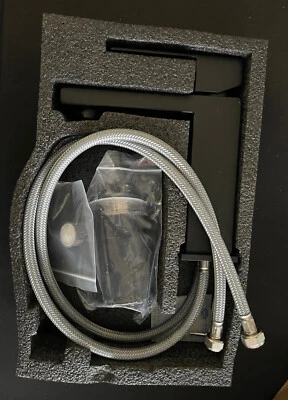 Grifo de baño KES de una sola manija L3156ALF-BK, caja abierta negra Foto 1 de 3