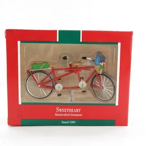 Sweetheart Tandem Bicicleta Sello Recuerdo Adorno de Navidad 1989 - Imagen 1 de 3