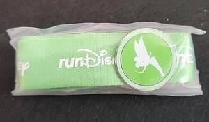 Juego de prendedor y cordón de viaje Disneyland RunDisney Tinker Bell Walt Disney, sin usar, en caja - Imagen 1 de 3