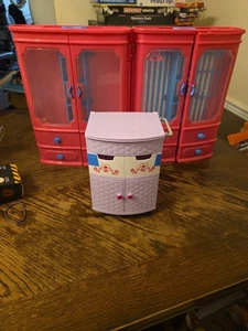 2 Fashion Doll Armadio per Bambole Taglia Barbie Rosa Caldo e Carrello Rotante - Foto 1 di 8