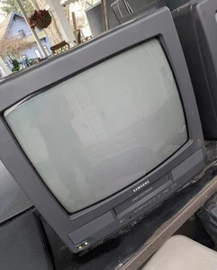 Samsung CXE133113" CRT TV/VCR Combo No Remote Retro Gaming VTG - Picture 1 of 2