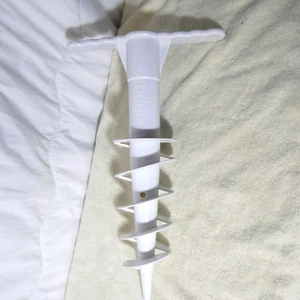 Anchor Away By COPA Whtie Beach Umbrella Sand Screw Anchor Up To 1.75" Pole - Picture 1 of 5