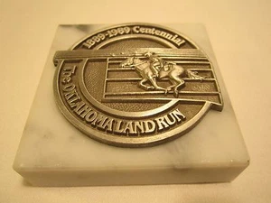 OKLAHOMA LAND RUN Paper Weight CENTENNIAL 1889-1999 Pewter/Marble [Z48] - Imagen 1 de 4