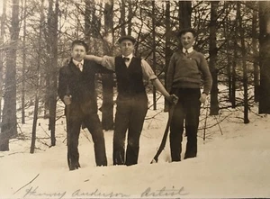 Postal con foto real RPPC tres hombres en bosques nevados ~ Pine Lodge Brattleboro de colección - Imagen 1 de 3