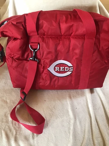 MLB Logo Cincinnati Reds 24 Pack  insulated Cooler Cover
