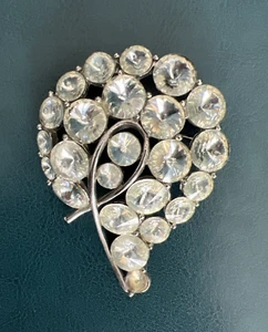 VINTAGE CLEAR CRYSTAL RHINESTONE BROOCH / 2 3/4” - Picture 1 of 8