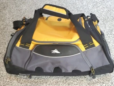 High Sierra Sport Travel Duffel Black Gold Heavy Duty Roll-out matt 21" - Image 1 of 4