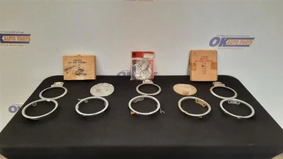 Chevy Corvette C2 1963-65 OEM LOTE DE TAPAS DE GAS Y ANILLOS DE AJUSTE Foto 1 de 4