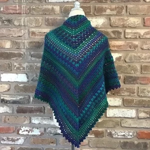 Mantón para mujer hecho a mano boho hippie cottagecore multicolor ganchillo triángulo envoltura - Imagen 1 de 2