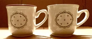 VICTORIANA VINTAGE 1988 FINE BONE CHINA 2 KAFFEE-/TEETASSEN ROSA BLUMENDESIGN - Bild 1 von 5