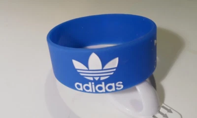 ADIDAS (Pulsera de Goma de Silicona Estilo Puño Azul/Blanco) - Vendedor de EE. UU. Foto 1 de 3