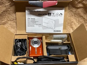 Casio Digital Camera Exilim EX-S600 6.0MP Silver- Original Box & Accessories Use - Picture 1 of 17