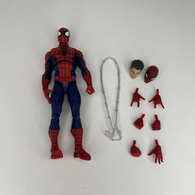 Boneco de ação Marvel Legends Renew Your Vows Spiderman completo com extras - Imagem 1 de 4