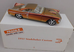 Danbury Mint 1957 Studebaker Custom Golden Hawk 1/24 Diecast Car w/Box