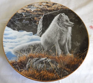 NORTHERN MORNING PLATE NATURE'S QUIET MOMENTS BY RON PARKER (wolf) - Picture 1 of 3