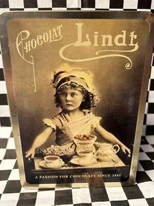 VINTAGE LINDT SWISS PREMIUM CHOCOLATE TIN - Picture 1 of 7
