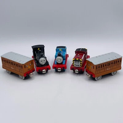 Thomas & Friends Tren Lote de 5 Juguetes Donald Clarabel Annie Coches Magnéticos Salados Foto 1 de 4