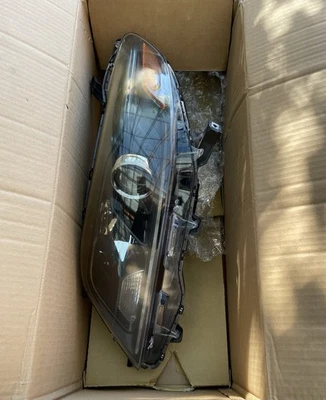 FARO IZQUIERDO TOYOTA SIENNA SE 15-20 FARO LADO CONDUCTOR AÑOS 2015-2020 Foto 1 de 4