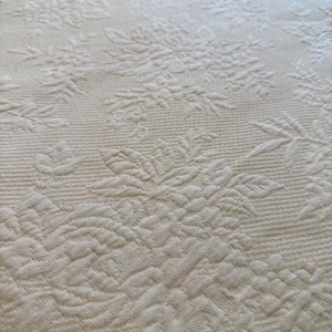 Matelasse Coverlet Cream Floral Scallop Edge Queen 95x98 - Picture 1 of 7