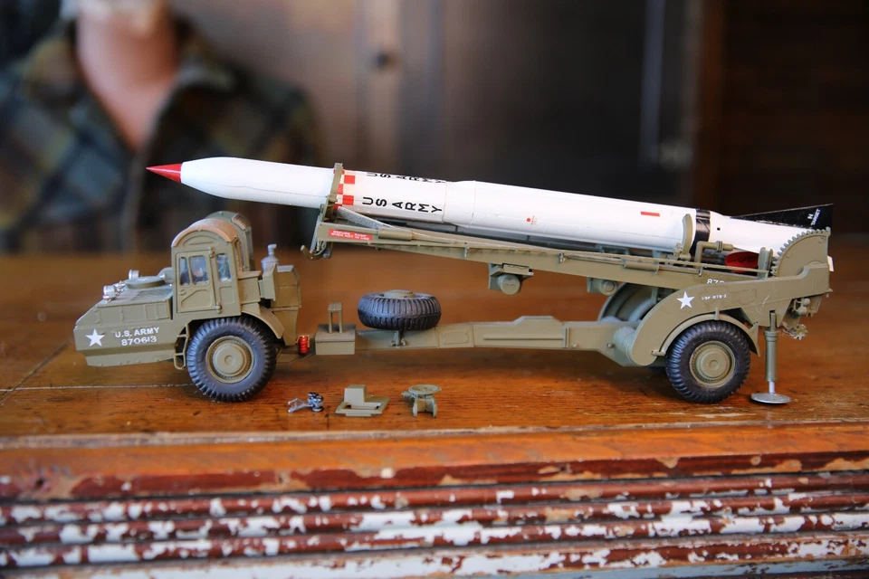 老式军用模型套件火箭发射器卡车塑料模型建造军队 — 第 1/4 张图片