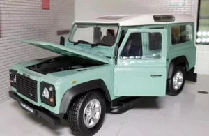 Land Rover Defender 300TDi 110 verde TDi TD5 bianco tetto modello pressofuso scala 1:24 - Foto 1 di 8