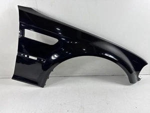 01-06 BMW E46 M3 OEM guardabarros delantero derecho pasajero derecho - negro - Imagen 1 de 6