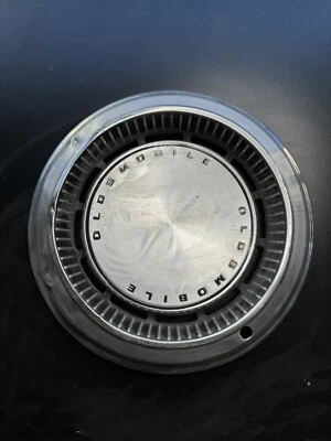 1970 Oldsmobile Delta 88 98 Vista Cruiser calota 15" tampa de roda vintage fabricante de equipamento original - Imagem 1 de 4
