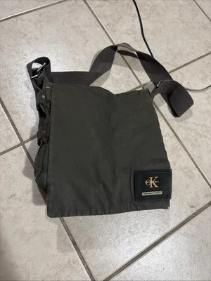 ¡LEER! Bolso Bandolera Mensajero Calvin Klein Gamuza Como Utilidad Gris Trabajo Universitario Foto 1 de 4
