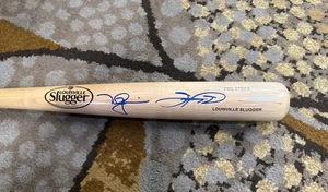 RARO BATE BATE LOUISVILLE SLUGGER FIRMADO POR SAMMY SOSA CERTIFICADO DE AUTENTICIDAD DE MARCA MCGWIRE - Imagen 1 de 2