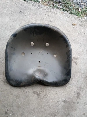 Ford vintage? TRATOR FLIP SEAT AÇO, BANDEJA DE ASSENTO, decoração de fazenda de campo preto - Imagem 1 de 4