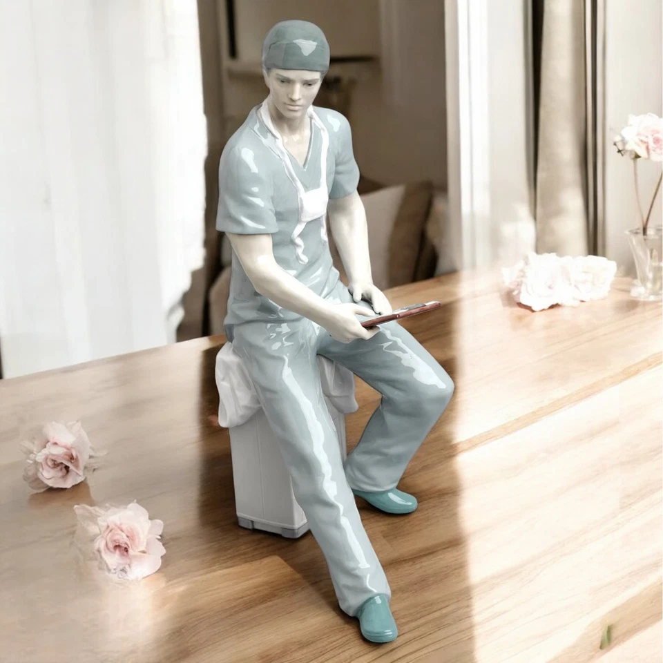 Lladro Peace Offering Woman Figurine. GRES 01013559