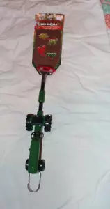 GIBSON TRAKTOR GRILLSPATEL - HAT FLASCHENÖFFNER UND MACHT DESIGNS IN BURGER - Bild 1 von 1