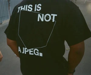 Nike .Swoosh Tinaj This Is Not A JPEG. BlackTee Size Small NEW 🚚✅ - Picture 1 of 3