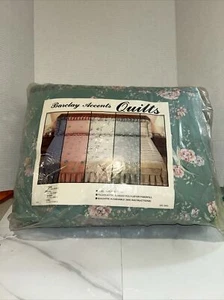 Flowered Quilted Full Size flowered Quilt Lt. Green & Pink Never Opened - Picture 1 of 5