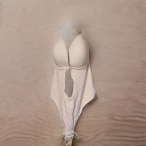 Excellent Women's Unknown Brand Shapewear Strapless Low V-neck Beige Size 42 - Picture 1 of 7