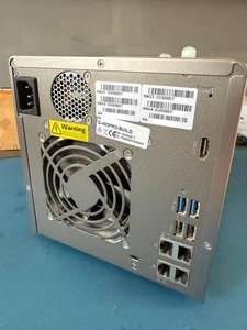 NAS QNAP TS-453 Pro 4 baies - 4 disques de 1 To inclus (1 lecteur défectueux) - Photo 1/2