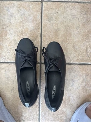 Mbt Women’s Work Shoes Black Leather Size 8-8.5  - Image 1 of 4