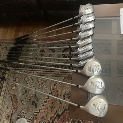 Maderas Spalding Pro Impact 4-PW y SW 1-3-5 con varillas flexibles de grafito para mujer en muy buen estado Foto 1 de 4