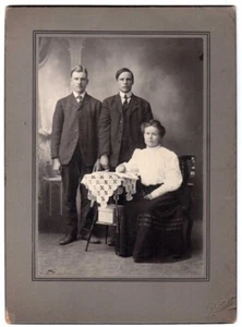 VINTAGE PHOTOS YOUNG PEOPLE ROSTEDT MINNESOTA - Picture 1 of 3