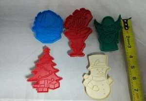 5 vintage plastic cookie cutters Hallmark, dated 1979 free shipping - Picture 1 of 6