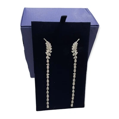 Bonitos pendientes perforados de plumas de Swarovski enchapados en rodio blanco Foto 1 de 4