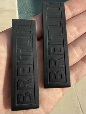 Correa de goma Breitling Black Diver Pro de segunda mano 22-20 mm 153S despliegue Foto 1 de 2