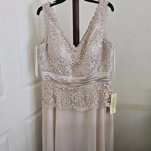 NWT Women’s V-Neck Champagne Lace Empire Waist Wedding Bridesmaid Dress Size XL - Picture 1 of 11