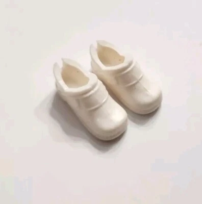 ZAPATOS MODERNOS BARBIE SKIPPER ZAPATILLAS SIN CORDONES BLANCOS INFORMALES LINDOS SOLO ZAPATOS PARA MUÑECAS Foto 1 de 3