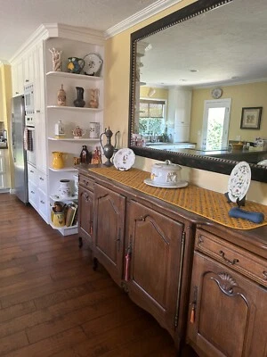 Antiguo aparador provincial francés de roble 4 puertas 2 cajones con llaves Foto 1 de 4