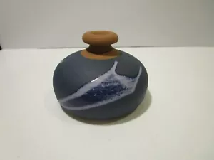 Alfadom Kunstkeramik Vase, blau mit weißer Geometrie - Bild 1 von 7